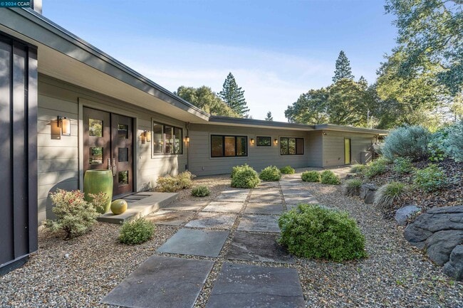 Building Photo - 68 Loma Vista Dr
