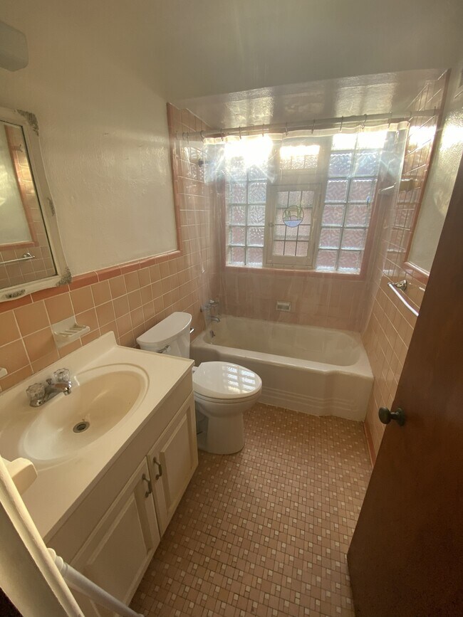 Baño - 5471 Loughborough Ave