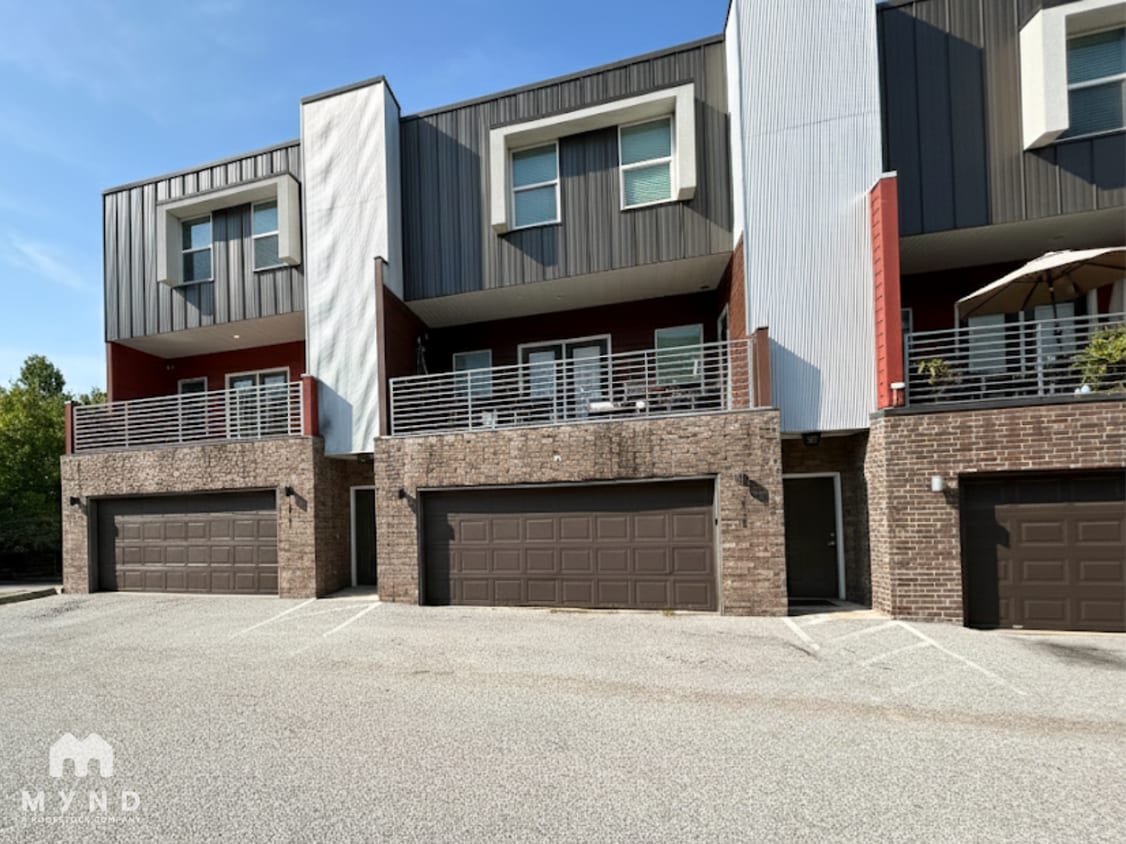 Primary Photo - 1730 N Reno Dr