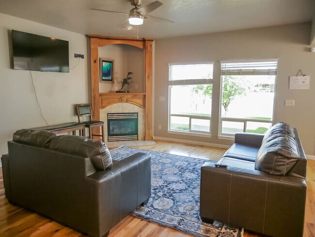 Foto del edificio - 151 Cub St W