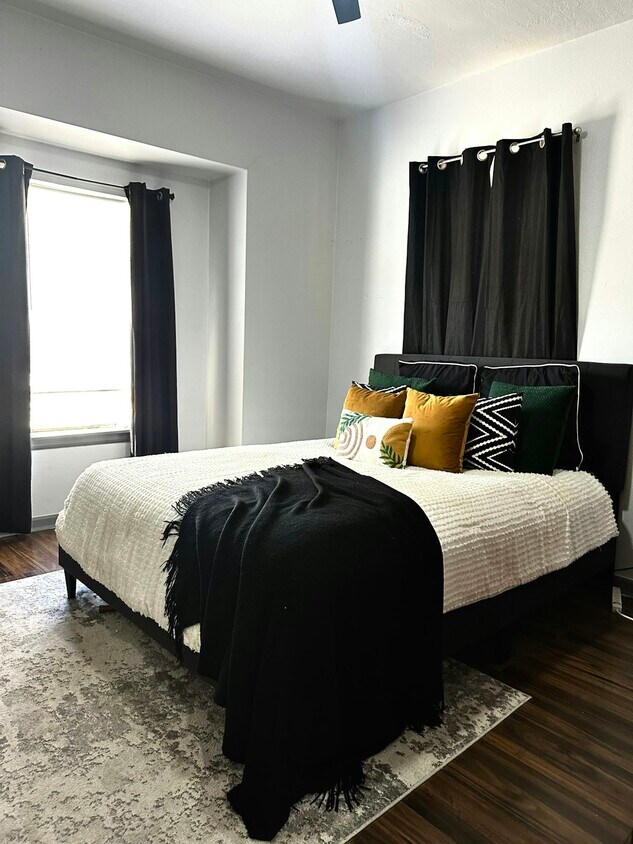 Foto principal - 6833 Avenue C