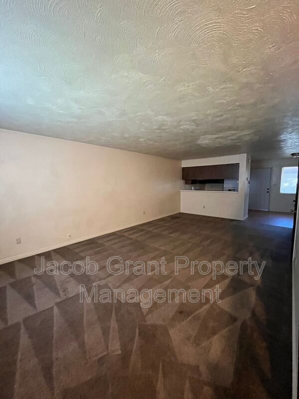 Building Photo - 735 Whittier St