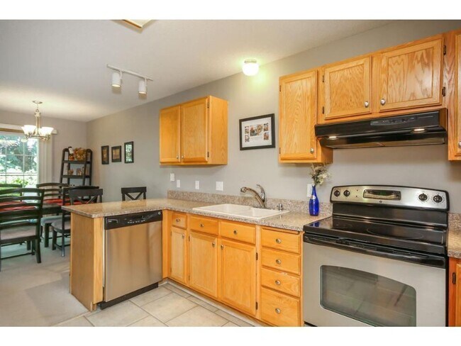 Foto del edificio - 2Bed*1.5Bath with loft in West Bloomington...