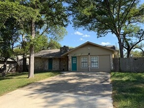 Building Photo - 9405 Newberry Dr