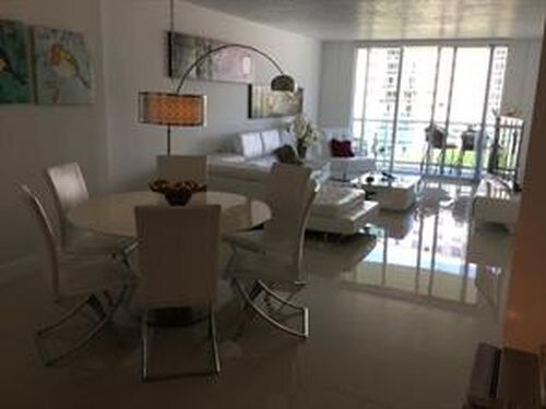 Foto del edificio - 19390 Collins Ave