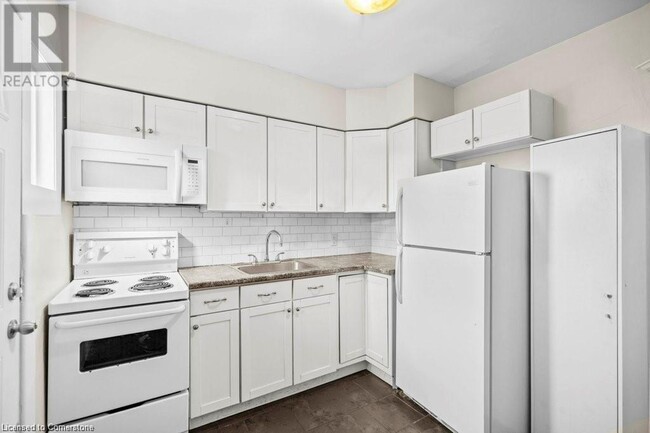 Building Photo - 15 Freeman Pl
