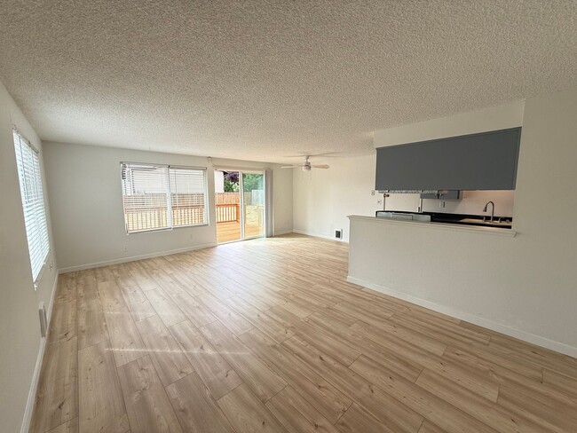 Building Photo - 1002 S 94th St