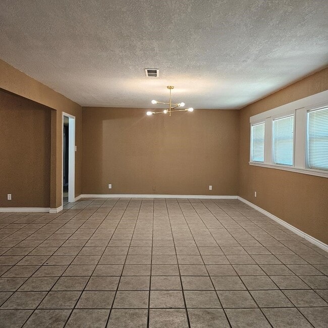 Foto del edificio - 801 W Golf Course Rd