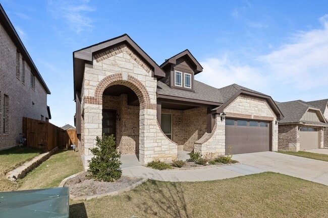 Building Photo - 4 Bedroom Home in Godley Texas!