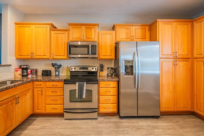 Foto del edificio - 1275 E University Dr