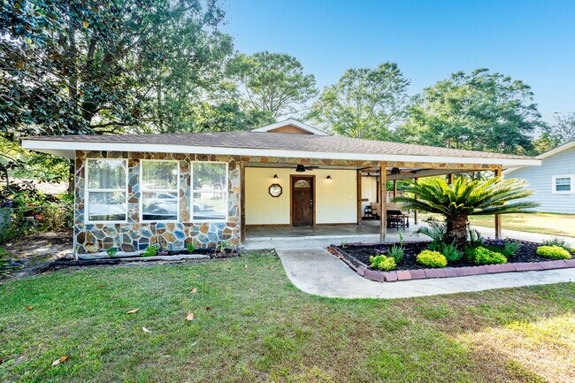 Building Photo - 602 Dogwood Rd