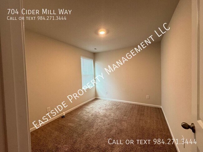 Building Photo - 704 Cider Ml Wy
