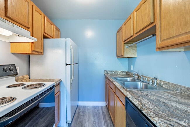 1BR, 1BA - 700SF - Kitchen - Green Valley Apartments