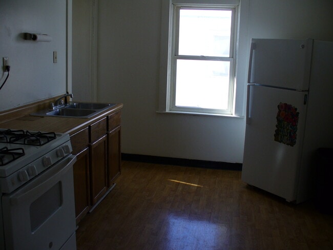 Building Photo - 1617 12th Ave