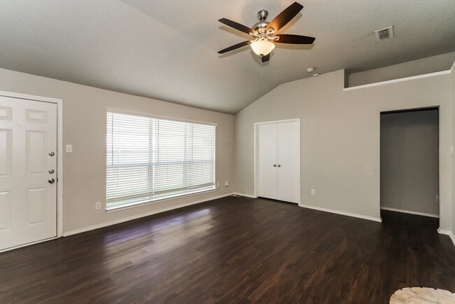 Building Photo - 1121 Sandalwood Dr