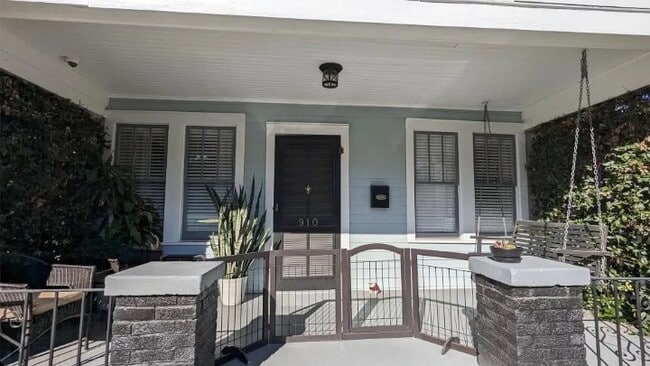 Building Photo - 910 E 41st St