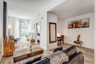 Building Photo - 2061 Rue Stanley