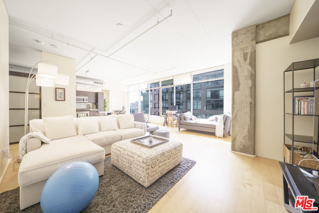 Foto principal - 1100 S Hope St