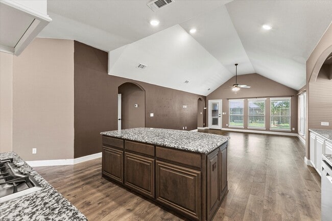 Building Photo - 205 Roscoe Dr