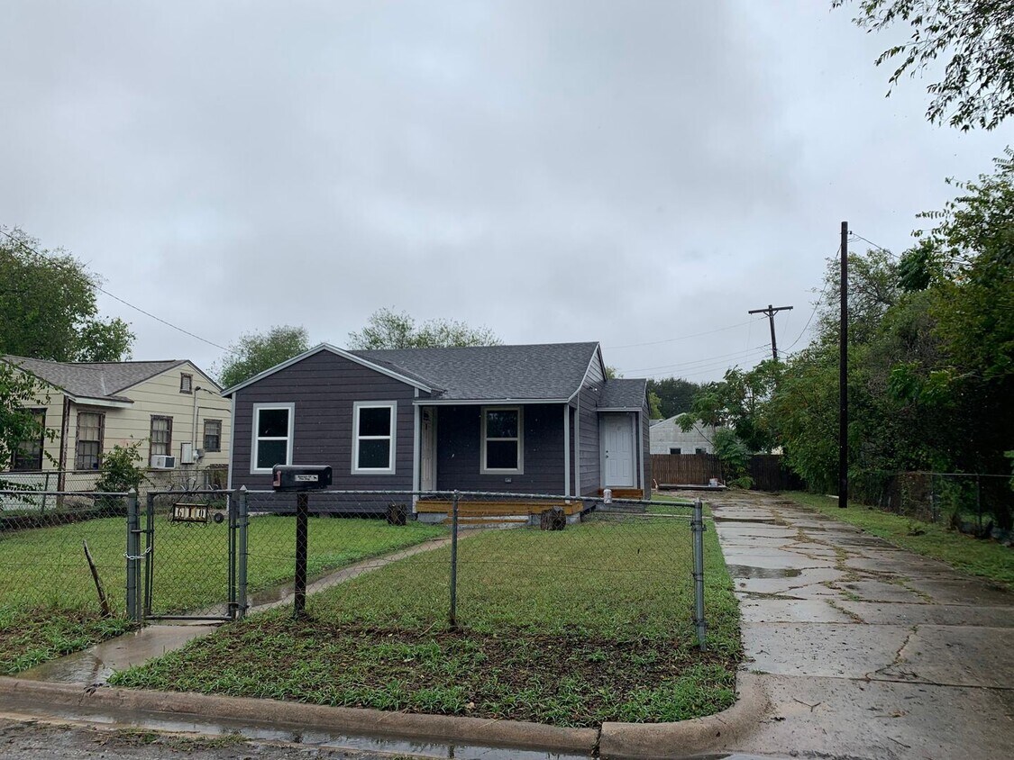 Foto principal - 2 br, 1 bath House - 610 Caddo Street