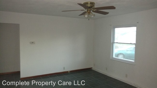 Building Photo - 1908 E Greenlawn Ct