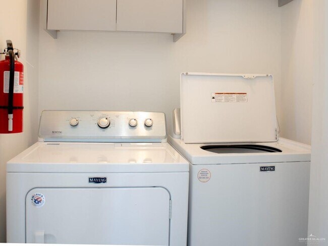 Foto del edificio - 7 West Dr