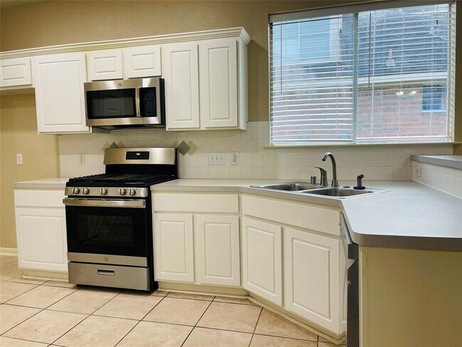 Building Photo - 14118 Millglen Ct