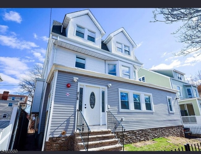 Building Photo - 818 S 12th St