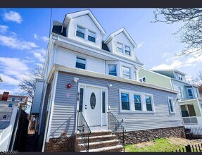 Building Photo - 818 S 12th St