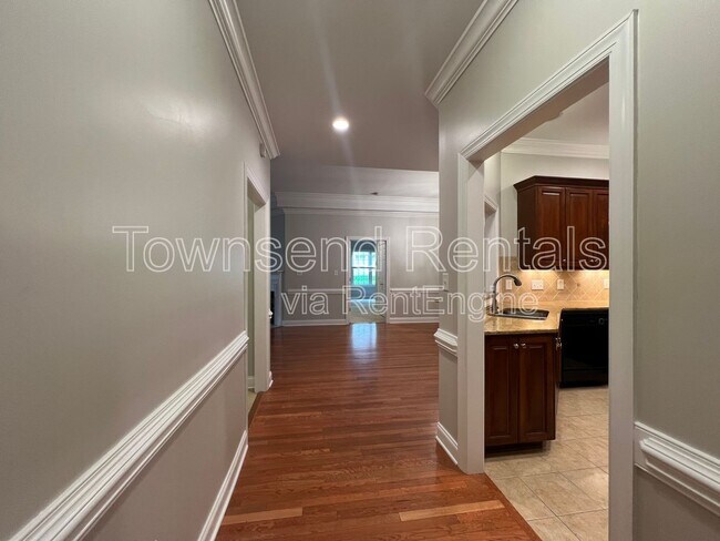 Building Photo - 2661 Lockwood Rd