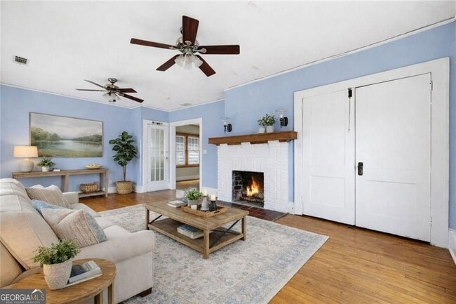 Photo - 114 E Maple St Townhome