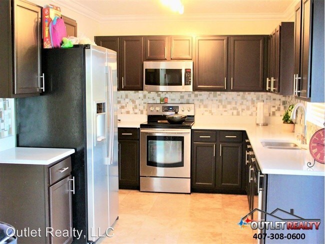 Building Photo - 4 br, 2.5 bath House - 818 Flower Fields Lane