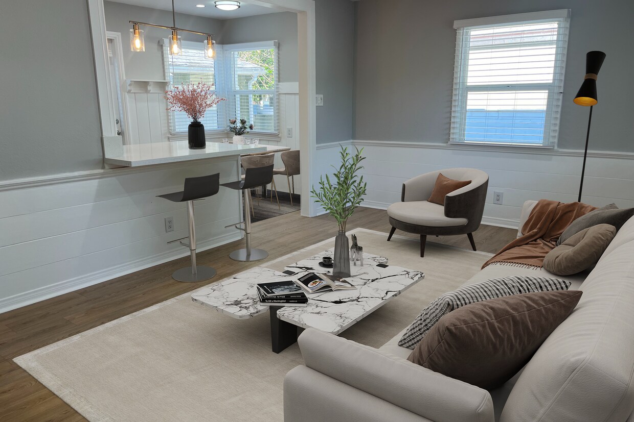 Foto principal - 15227 Valleyheart Dr