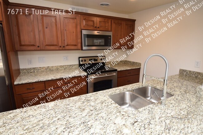 Building Photo - Pristine Remodeled Olive Grove 4 Bedroom 2...