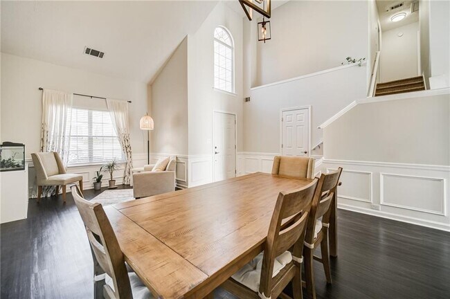 Building Photo - 1548 Galewood Cir NE