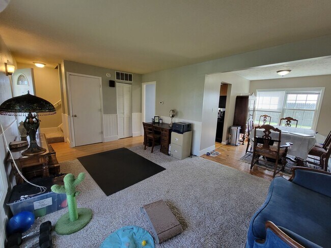 Foto del edificio - Great 2-level on Champaign Outskirts