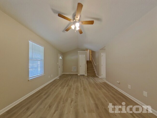 Foto del edificio - 210 Legend Dr