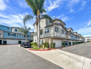 Building Photo - 2984 Beachwood Blf Wy
