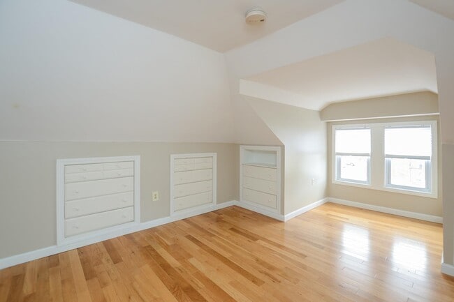 Building Photo - 32 Gilman St