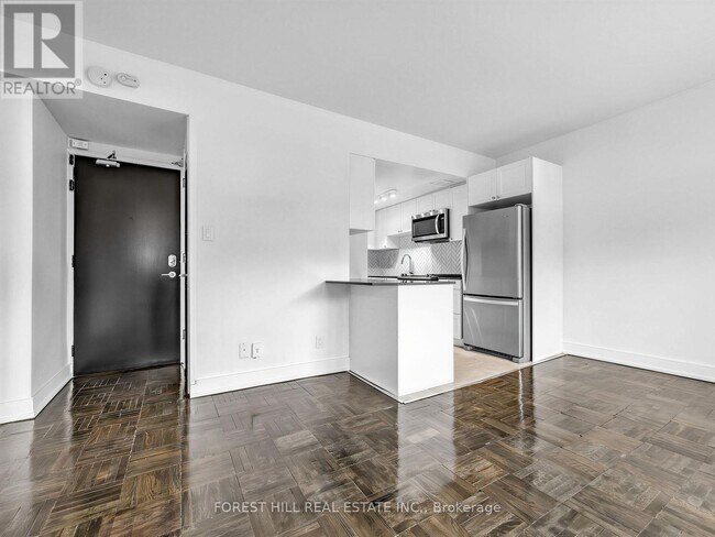 Photo du bâtiment - 70 Spadina Rd