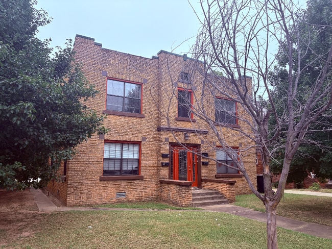 Building Photo - 2600 NW 12th St