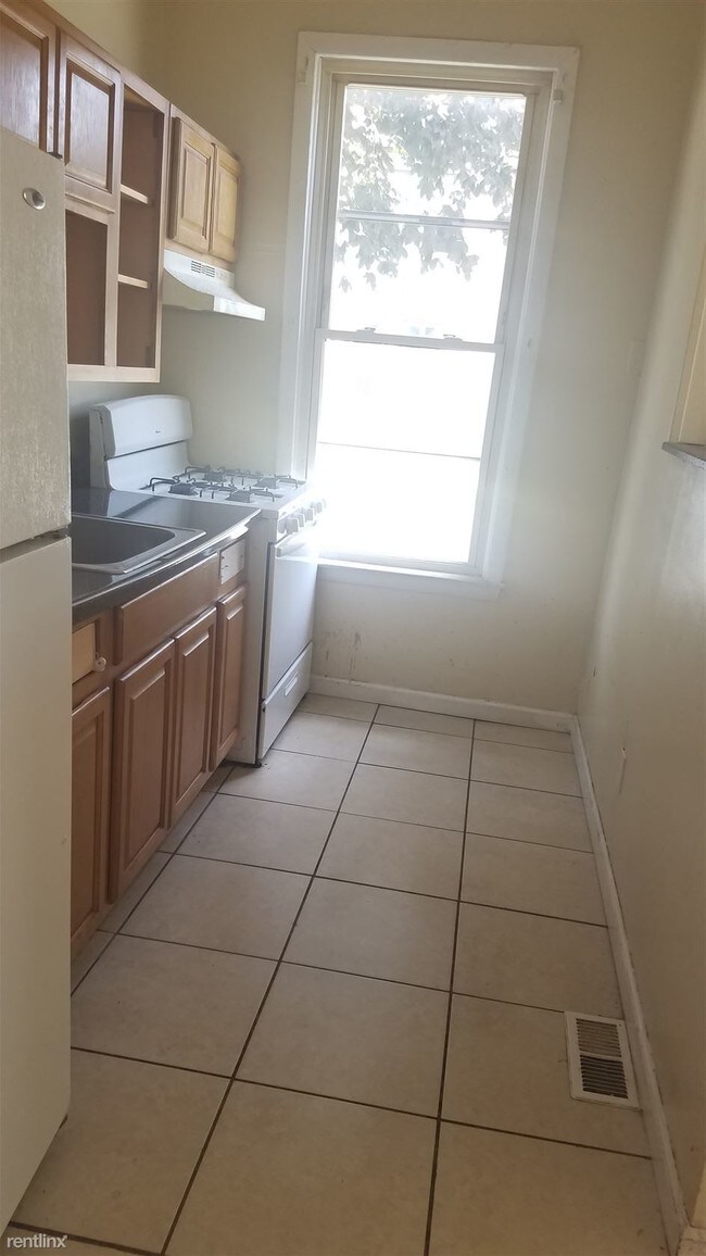 Building Photo - 1 br, 1 bath  - 111 Chapel St 1r