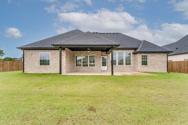 Foto del edificio - Modern Elegance: Spacious 4-Bedroom Rental in Bentonville