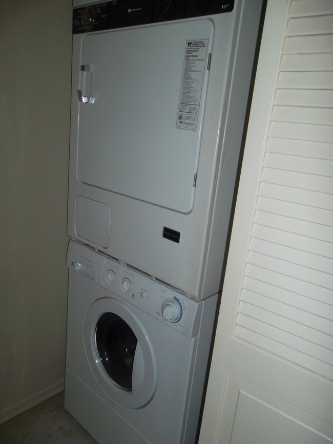 Washer/Dryer in unit - 1427 S Saltair Ave