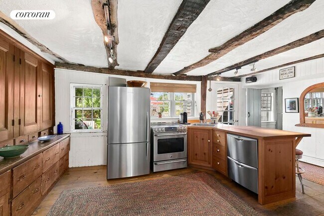 Building Photo - 100 Wainscott Hollow Rd