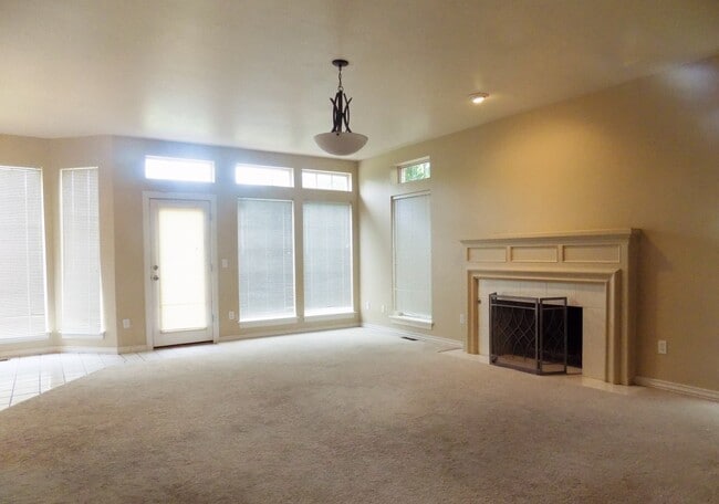 Building Photo - BREATHTAKING 3 Bed/2.5 Bath Home in Yukon!...