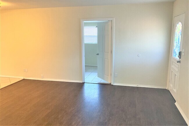 Foto del edificio - 8795 54th St N