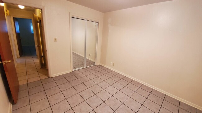 Building Photo - Monroe Street Apts