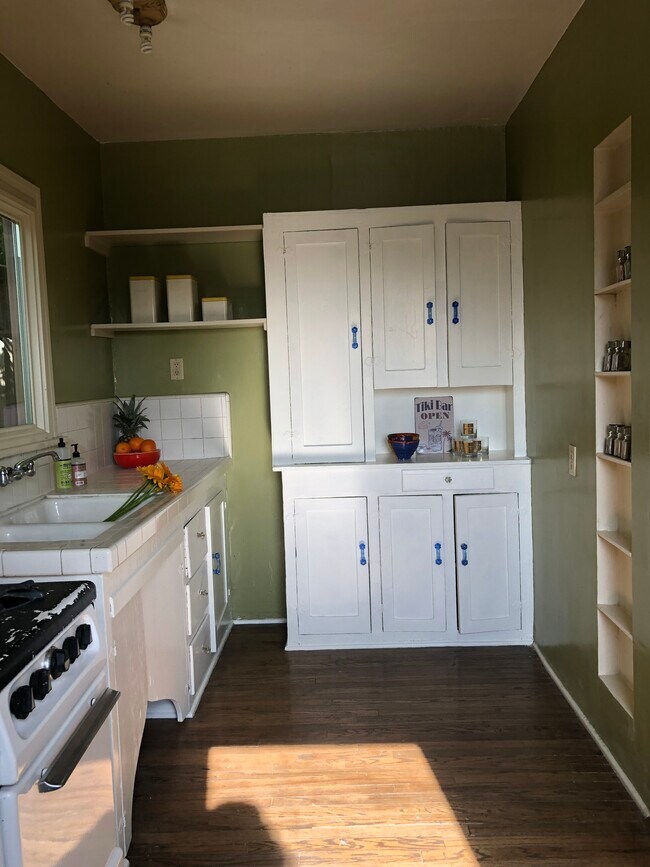 Foto del edificio - 632 N Virgil Ave