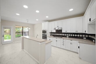 Building Photo - 714 Coggins Point Way